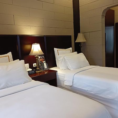 Alsalam Syariah Guesthouse Surakarta  Luaran gambar
