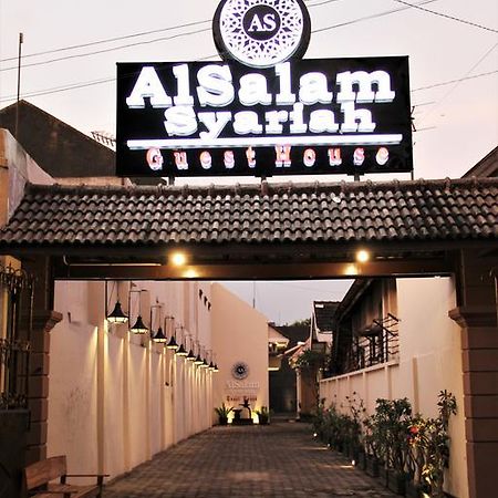 Alsalam Syariah Guesthouse Surakarta  Luaran gambar