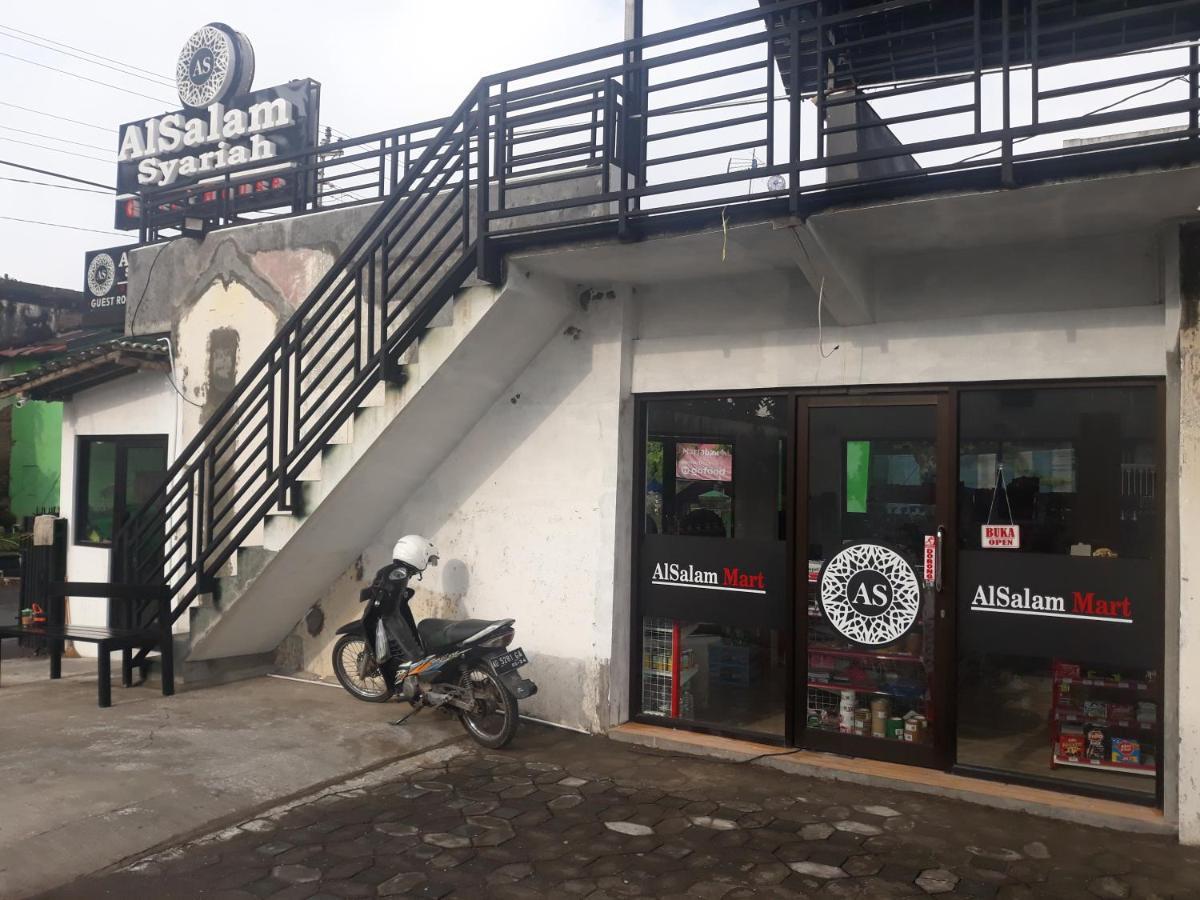 Alsalam Syariah Guesthouse Surakarta  Luaran gambar