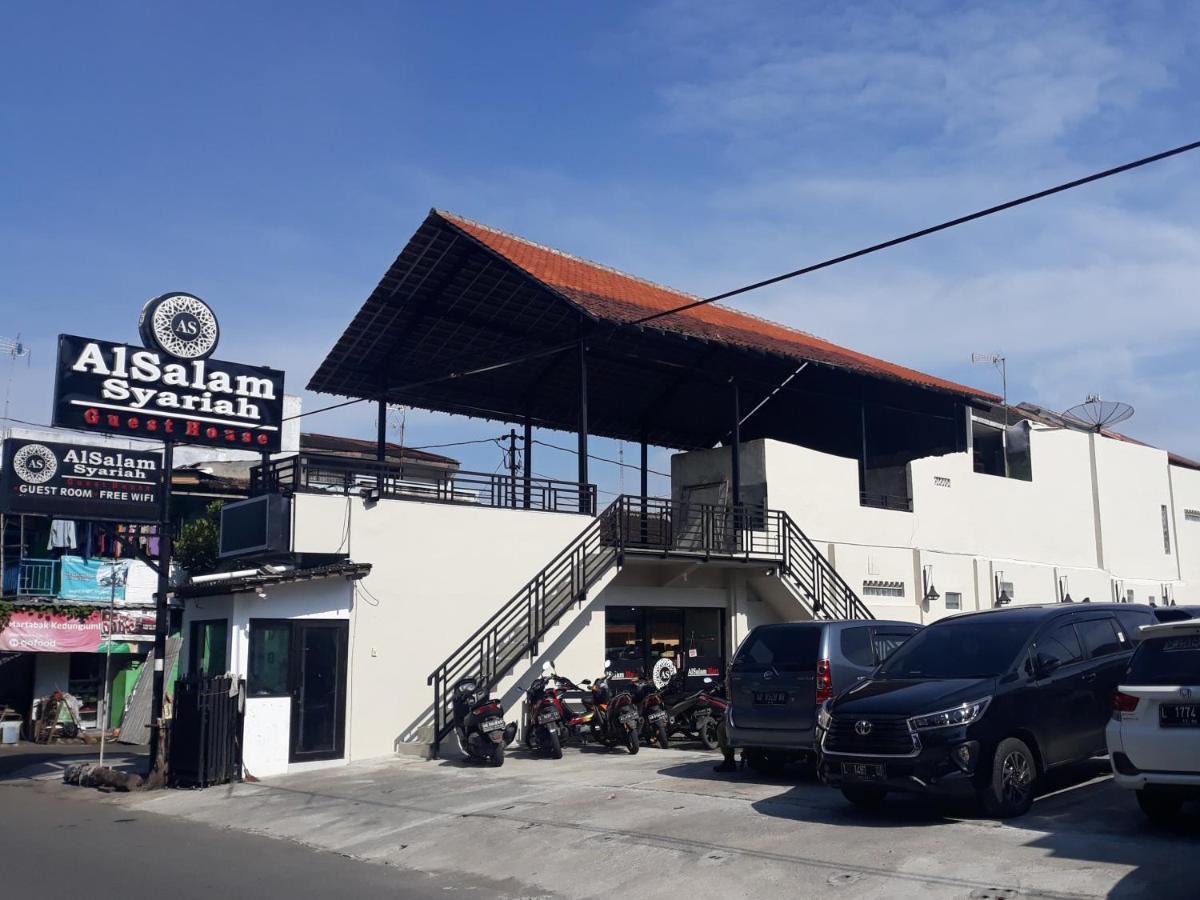 Alsalam Syariah Guesthouse Surakarta  Luaran gambar
