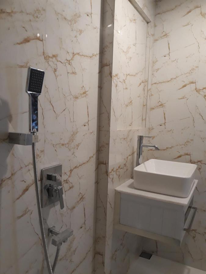 Alsalam Syariah Guesthouse Surakarta  Luaran gambar