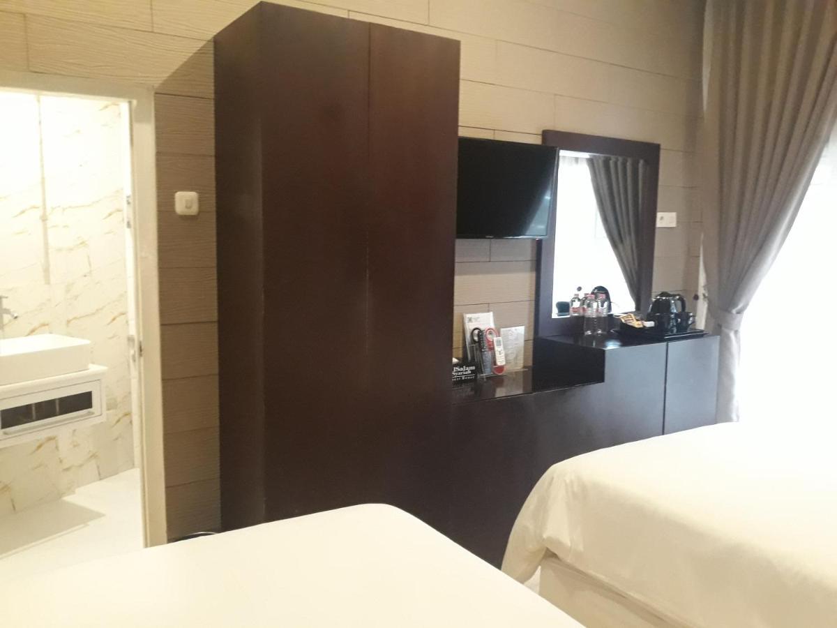 Alsalam Syariah Guesthouse Surakarta  Luaran gambar