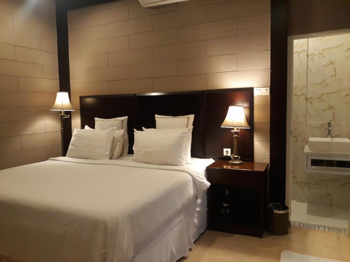 Alsalam Syariah Guesthouse Surakarta  Luaran gambar