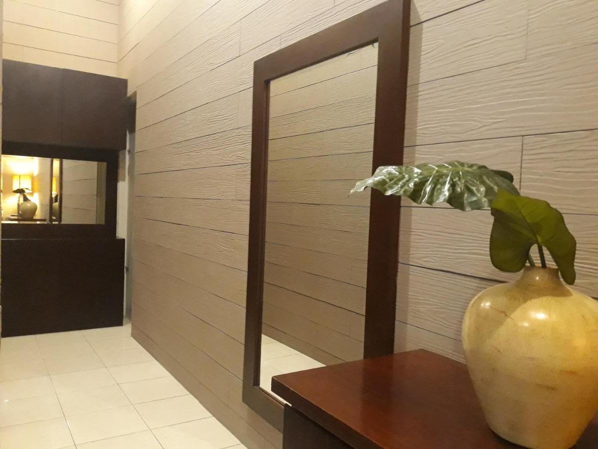 Alsalam Syariah Guesthouse Surakarta  Luaran gambar