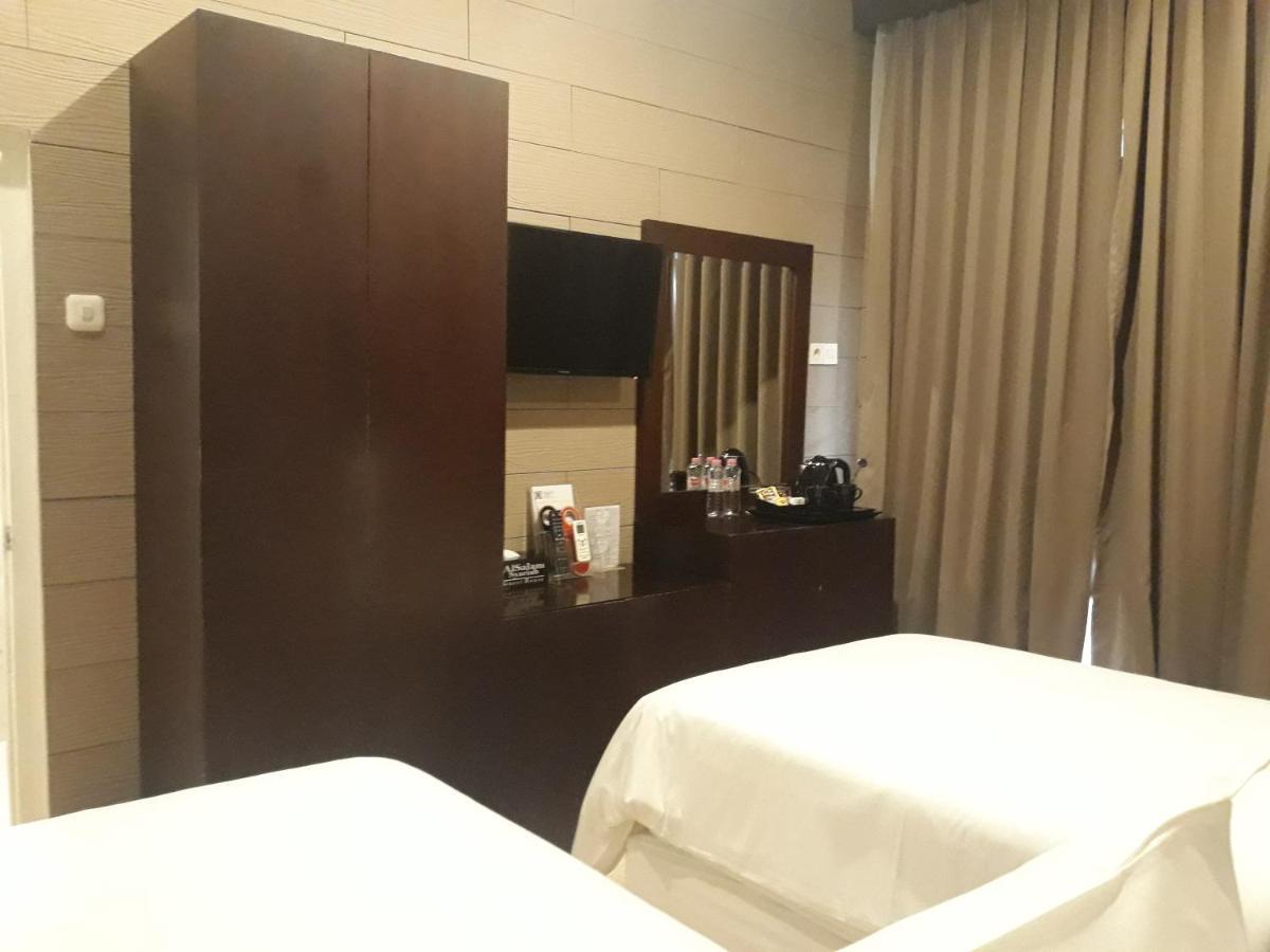Alsalam Syariah Guesthouse Surakarta  Luaran gambar
