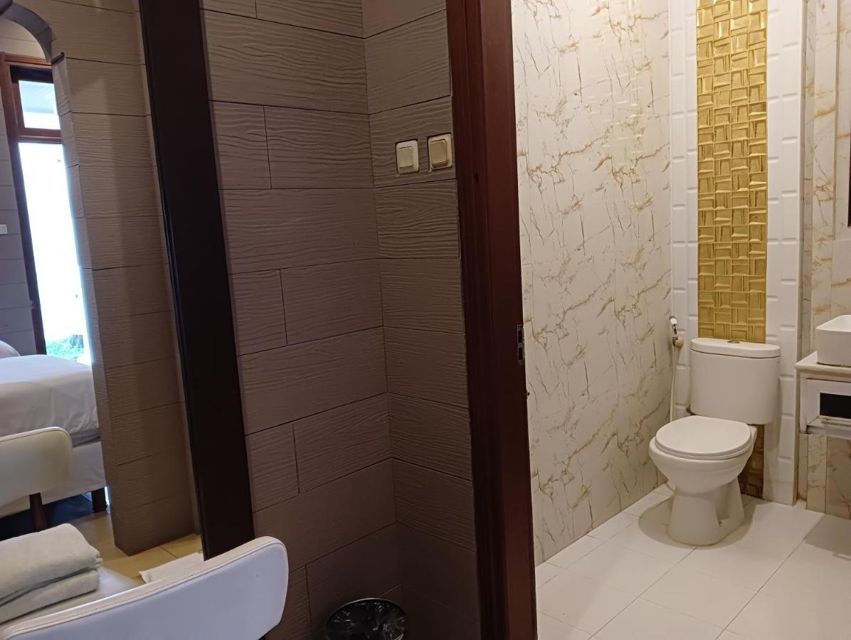 Alsalam Syariah Guesthouse Surakarta  Luaran gambar