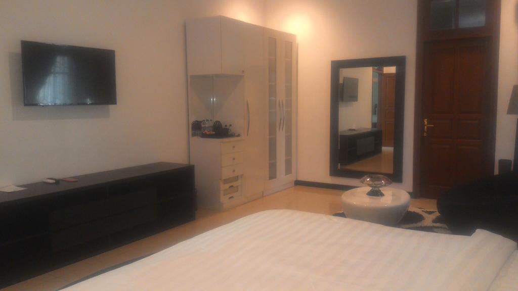 Alsalam Syariah Guesthouse Surakarta  Luaran gambar