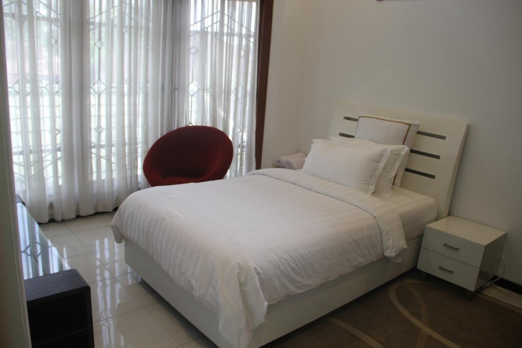 Alsalam Syariah Guesthouse Surakarta  Luaran gambar