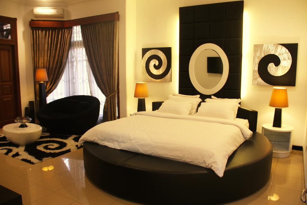 Alsalam Syariah Guesthouse Surakarta  Luaran gambar