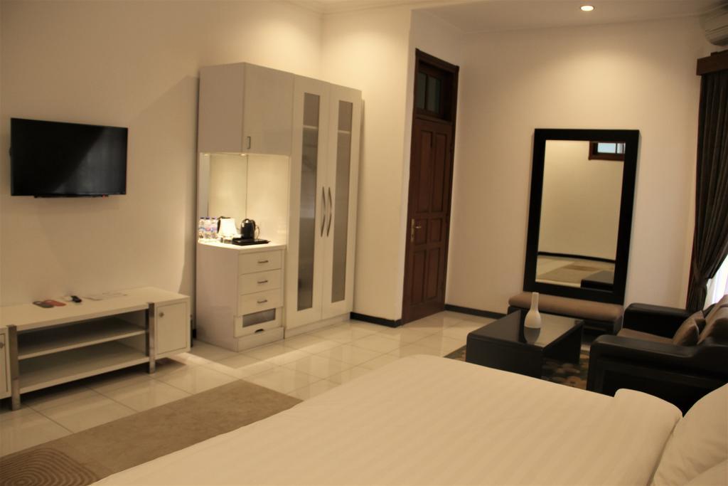 Alsalam Syariah Guesthouse Surakarta  Luaran gambar