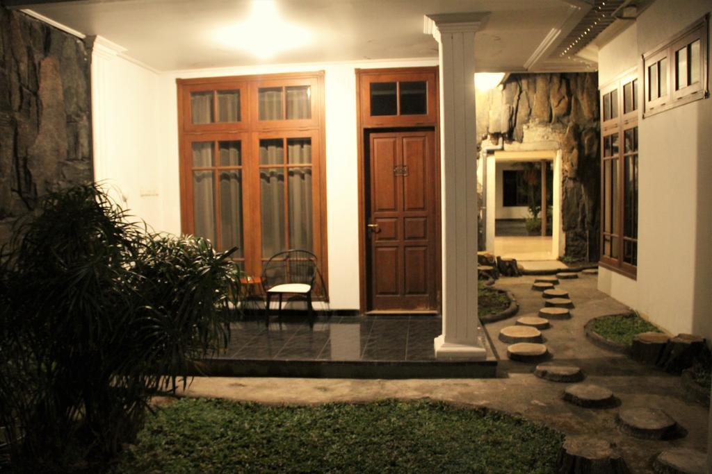 Alsalam Syariah Guesthouse Surakarta  Luaran gambar