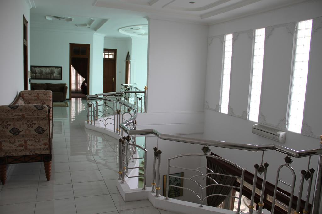 Alsalam Syariah Guesthouse Surakarta  Luaran gambar