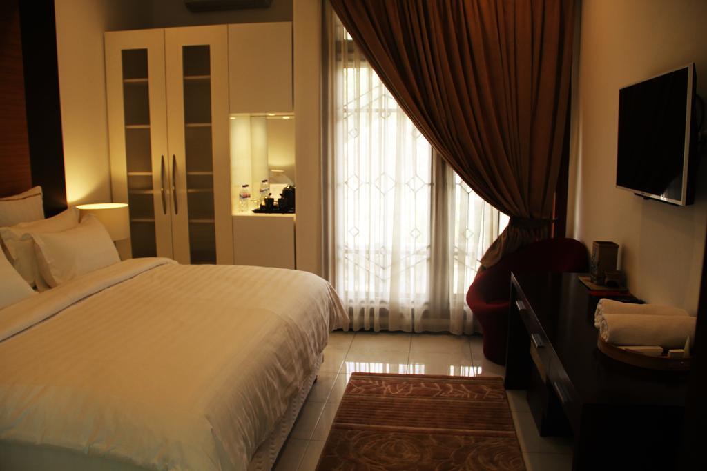 Alsalam Syariah Guesthouse Surakarta  Luaran gambar