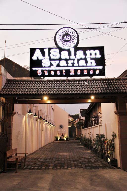 Alsalam Syariah Guesthouse Surakarta  Luaran gambar